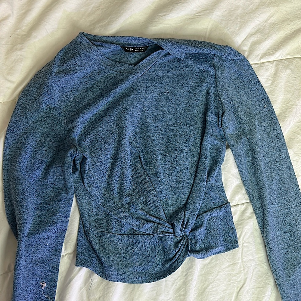 V-neck, knot in front